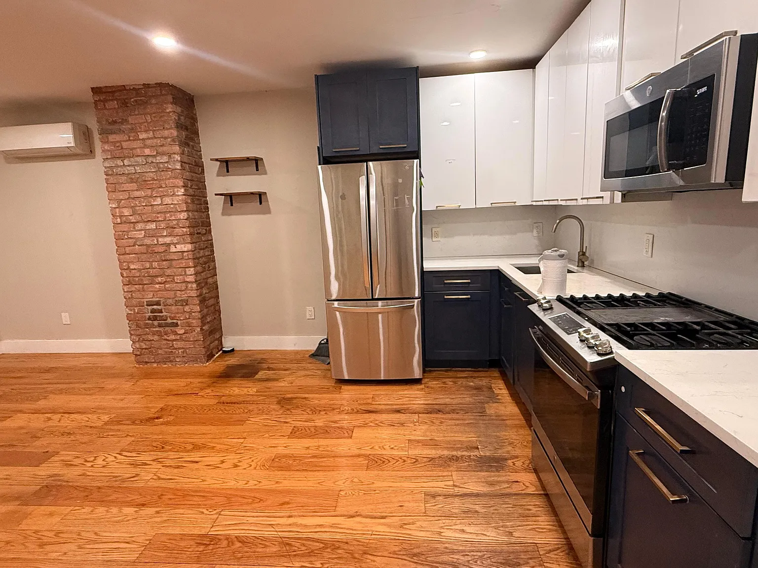 90 Graham Street — Photo 1