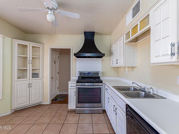 3rd image of 2427 Hawley Cir
