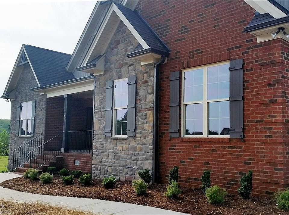 1st image of 104 Cobblestone Walk Dr