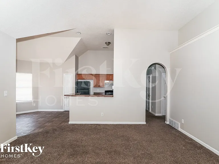 4566 Tulip Bend Dr — Photo 3