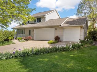 5810 Sanden Rd NE, Cedar Rapids, IA 52411