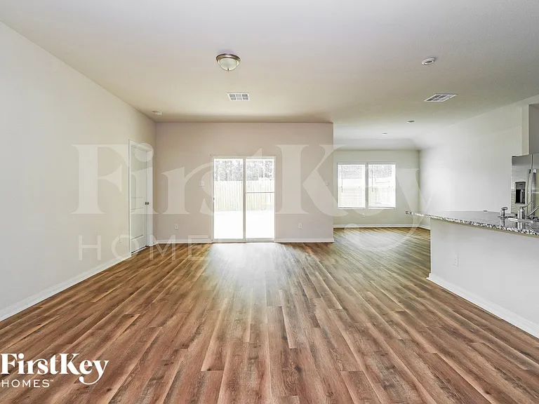 17644 Cedar Crest Dr — Photo 2