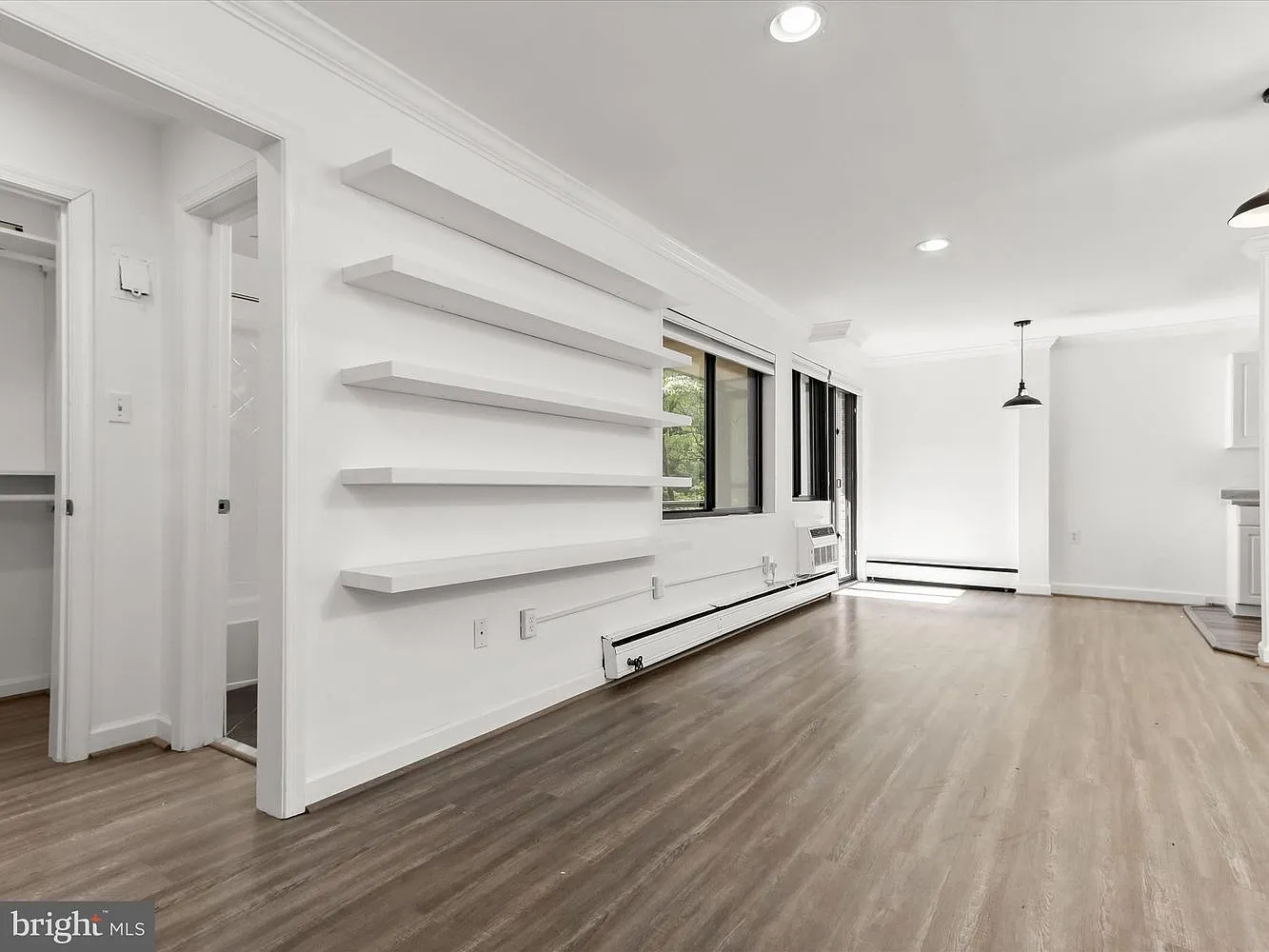 Studio, 568 sqft, $2,200 — Photo 3