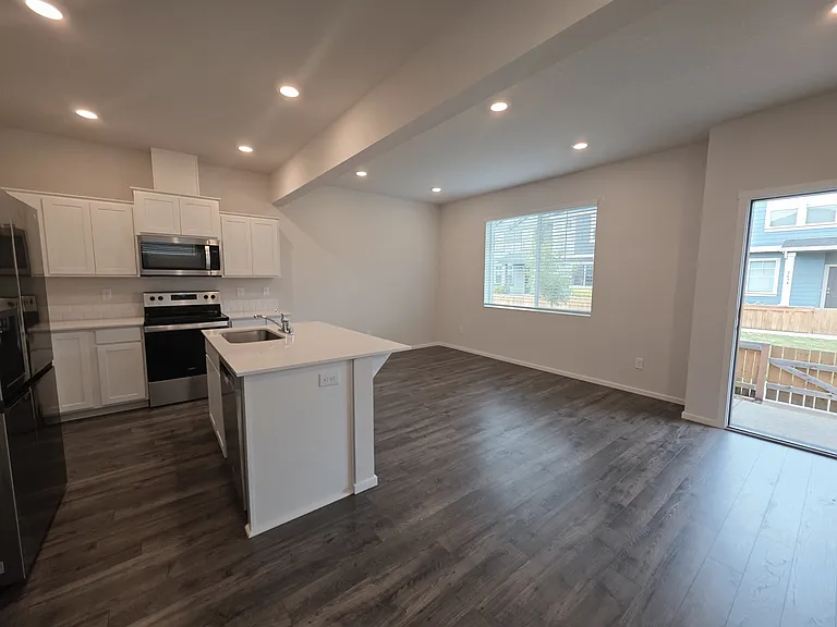 2605 NE 115th Pl — Photo 2