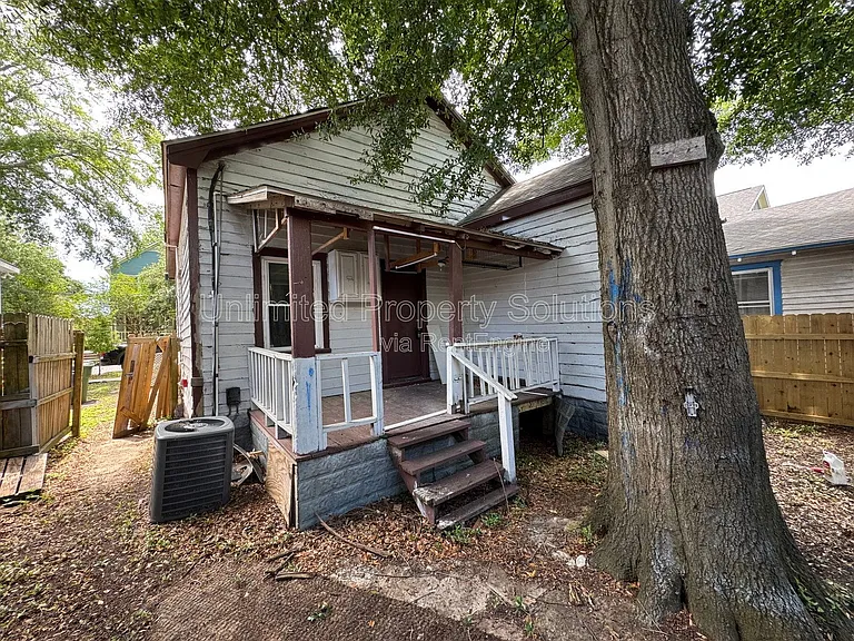 317 Queen St — Photo 4