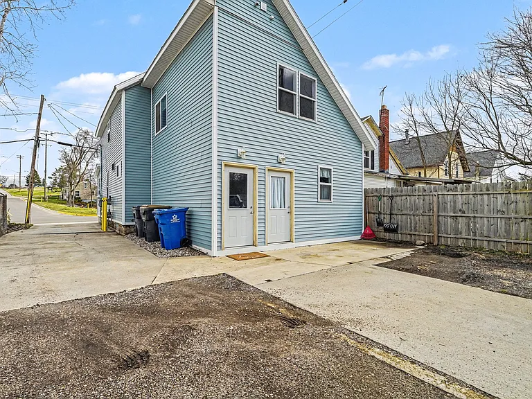 241 Helen Ave #A — Photo 3