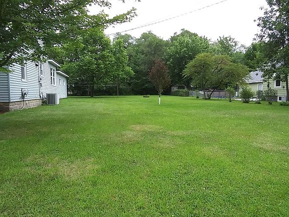 1 side of yard