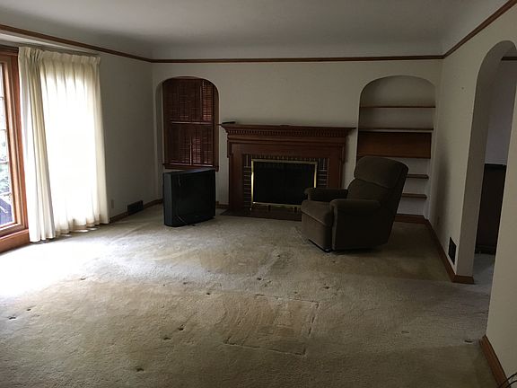 Living Room  23x16