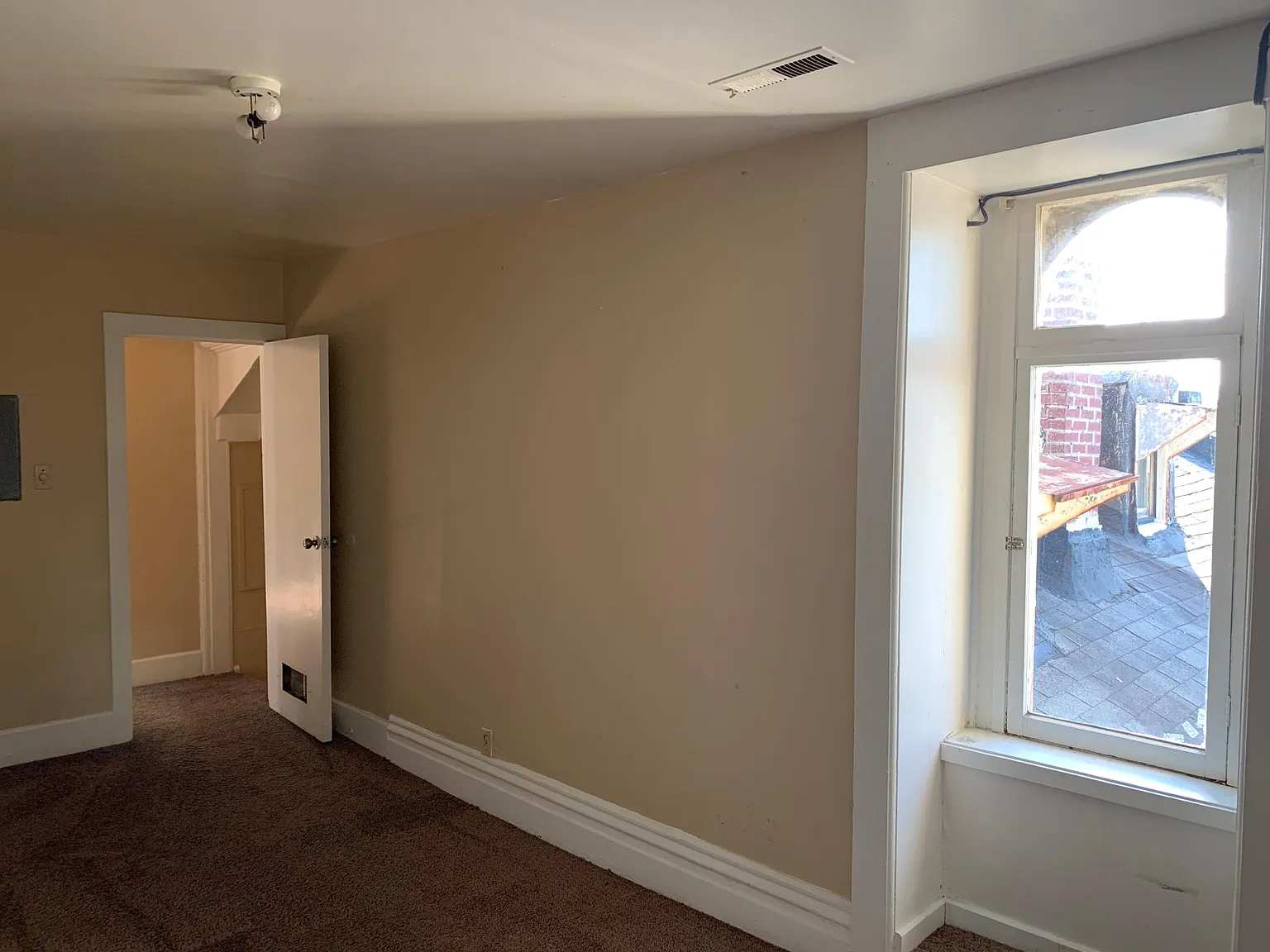 327 SE 2nd St — Photo 2