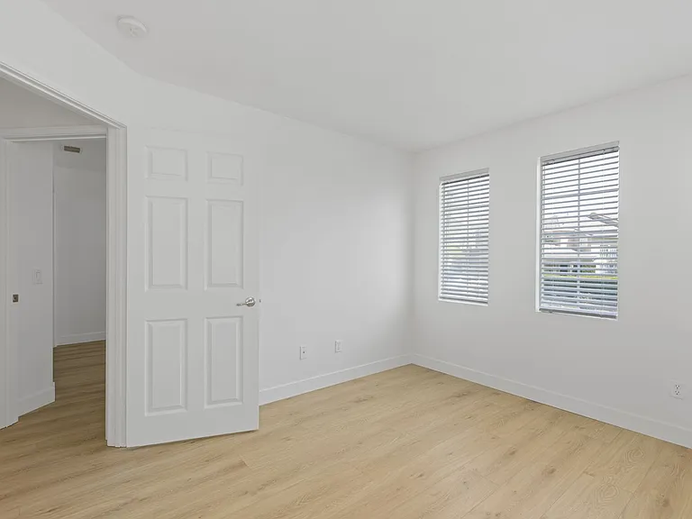11349 Ferrara Ln — Photo 36