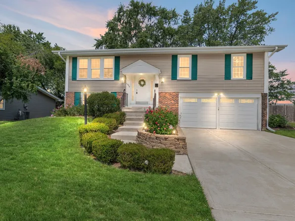 1250 Campbell Ln, Hoffman Estates, IL 60169