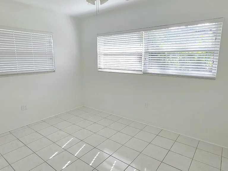 1415 Genoa St — Photo 14