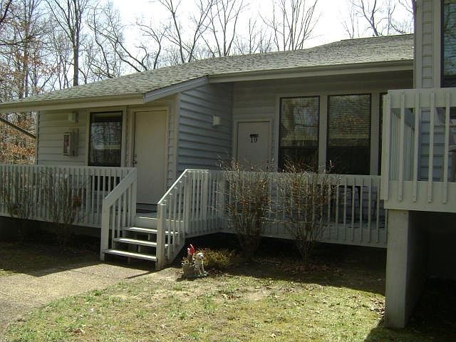 1st image of 19 Eagle Ct #19