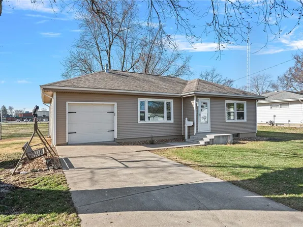 205 W 7th St, Pana, IL 62557