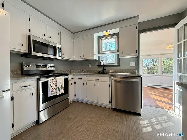 77 Valley View Rd — Photo 7
