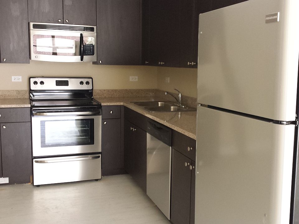 1st image of 600 W Diversey Pkwy APT 201