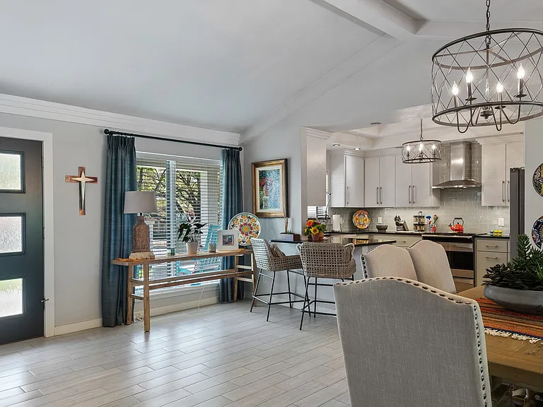 Harbor Light — Photo 10
