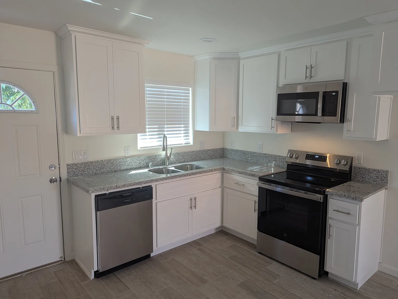 3 bed, 1040 sqft, $1,650 — Photo 4