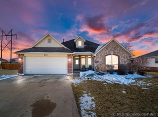 8513 E Madison St, Broken Arrow, OK 74014