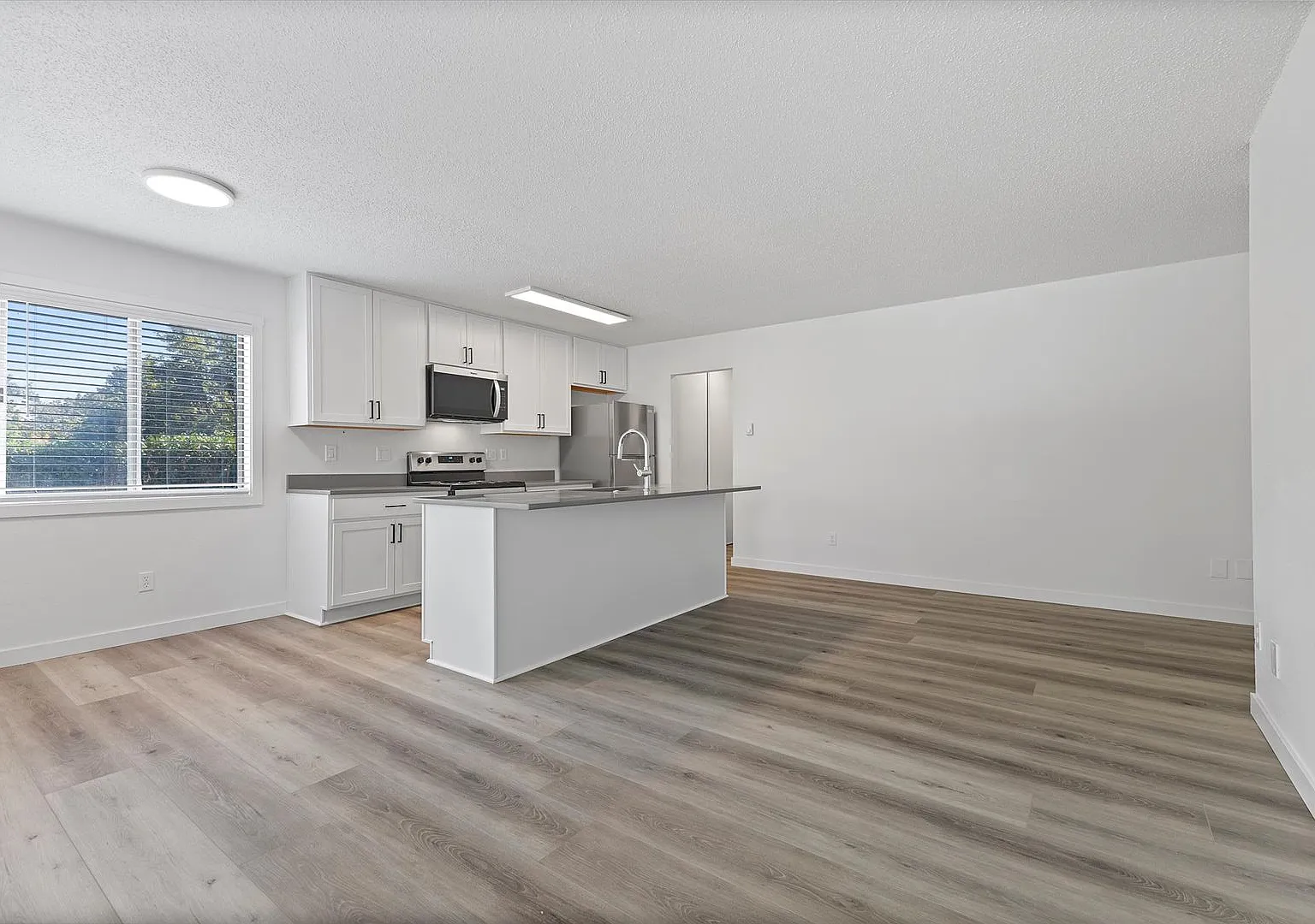 Veneta Marie Apartments — Photo 3
