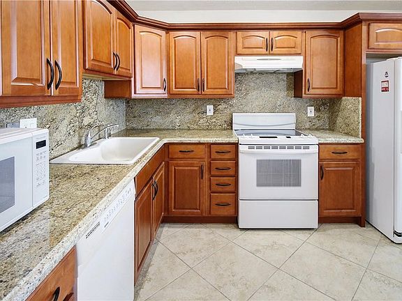 2nd image of 1000 NE 14th Avenue #501