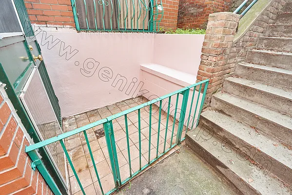 Rented by Genik Group Corp | media 40