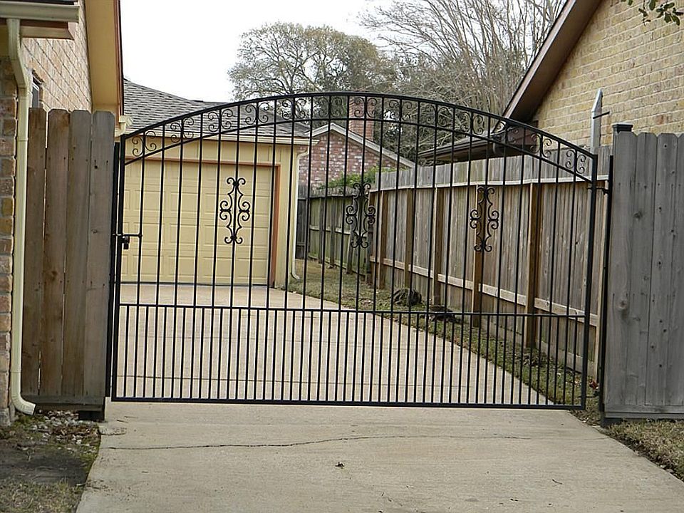 2nd image of 903 Park Meadow Dr
