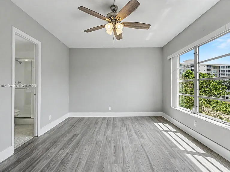 3250 N Palm Aire Dr #406 — Photo 18