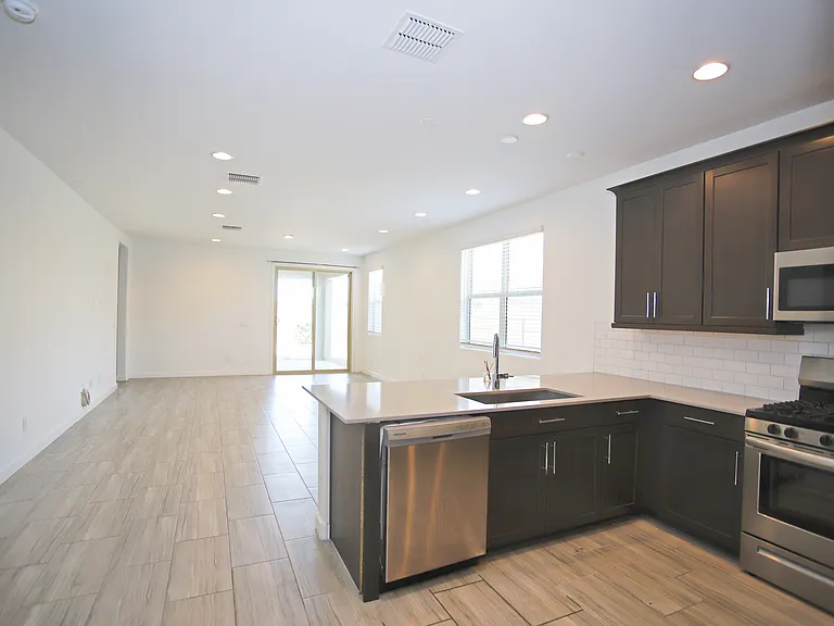 2250 E Kelly Dr — Photo 7