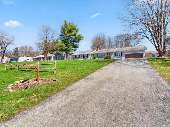 49 Clover Hill Dr, Poughkeepsie, NY 12603