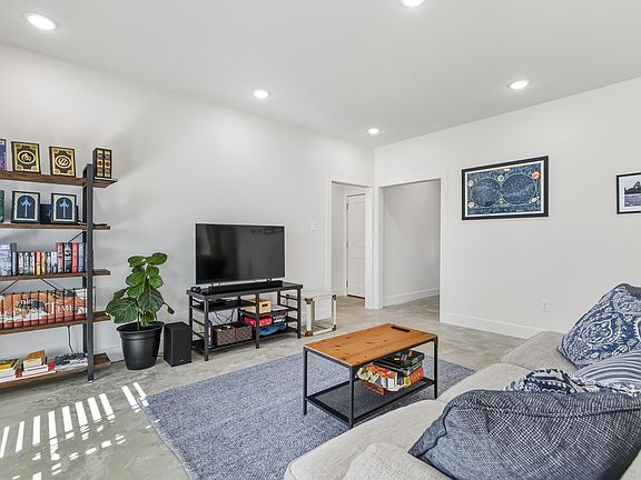 4th image of 1501 Good Hope Cir