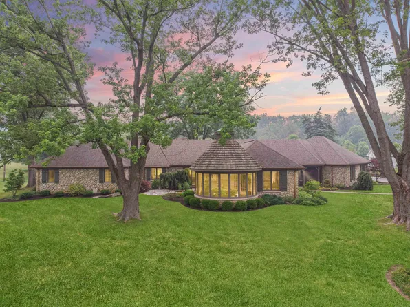 1750 Wood Moor Dr, Fort Wayne, IN 46804