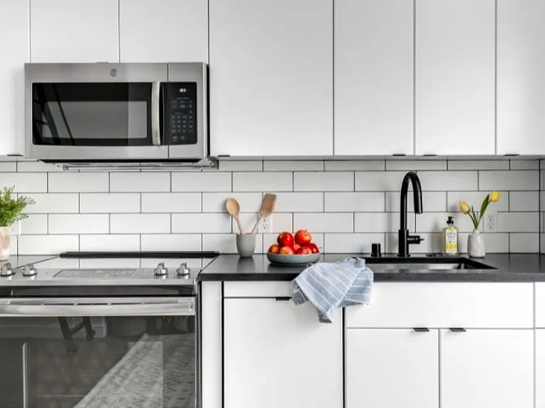 Welcome to Lakeview! - Live in Luxury & Style in the heart of Eastlake — Photo 55