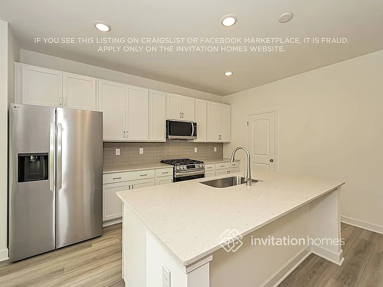 208 E Millbrook Dr — Photo 8