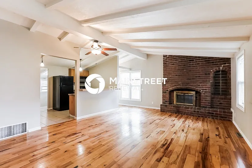 1010 S Appleton Ave — Photo 3