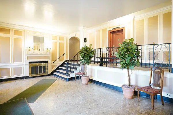 Sold by Winzone Realty Inc | media 27