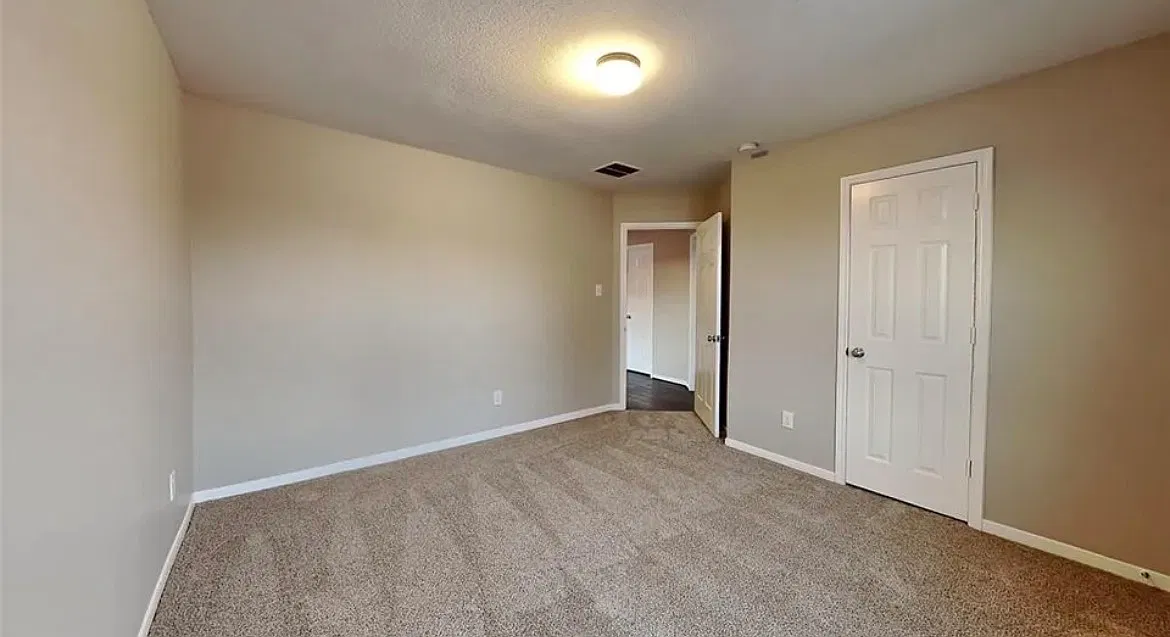 1608 Claremont Garden Cir — Photo 4