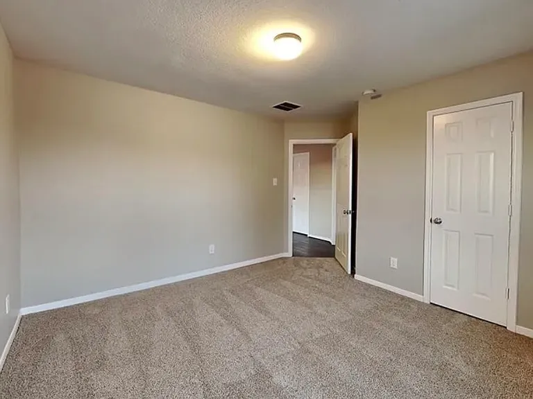 1608 Claremont Garden Cir — Photo 8