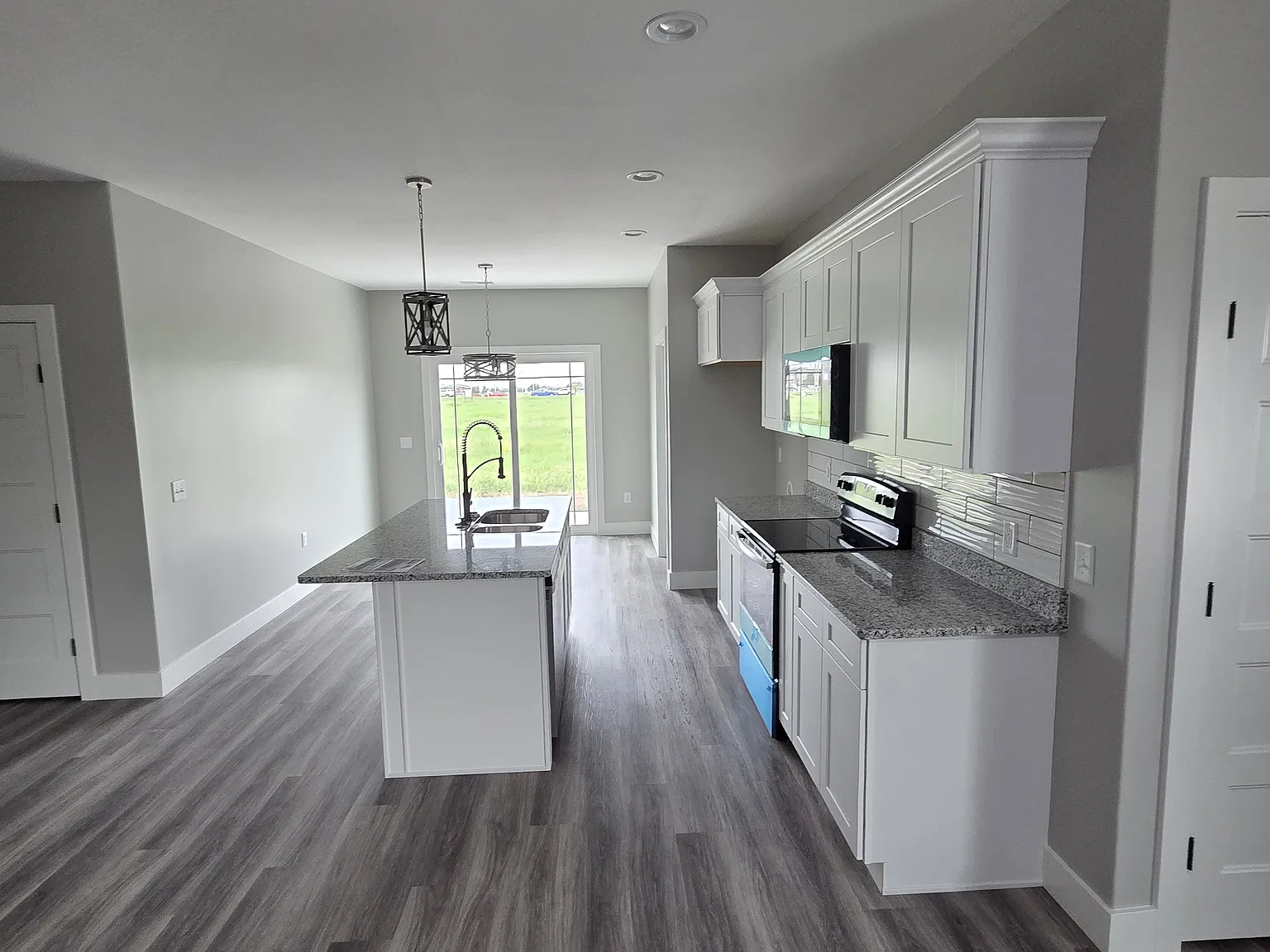 2 bed, 1400 sqft, $2,300 — Photo 2