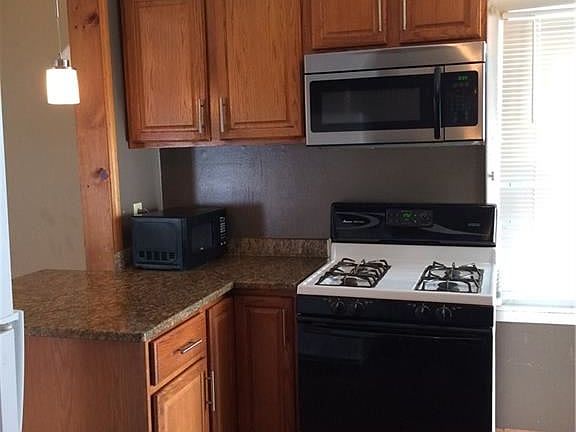 3rd image of 221 Kenwood Ave
