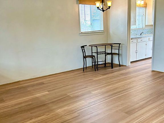 3rd image of 471 Park Ave
