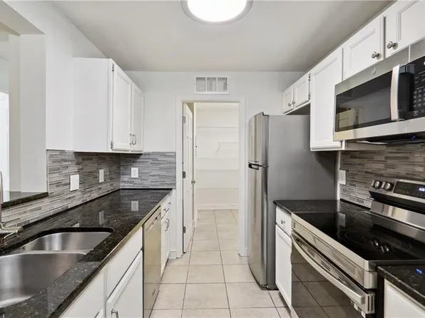 420 Warm Springs Cir #420, Roswell, GA 30075