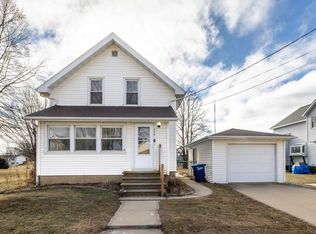 304 3rd Ave NE, Farley, IA 52046