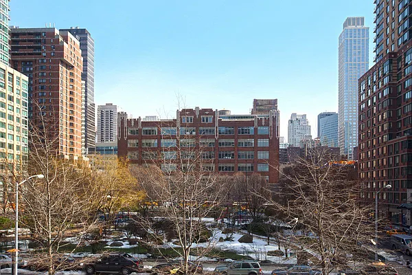 Sold by BLU Real Estate | media 6
