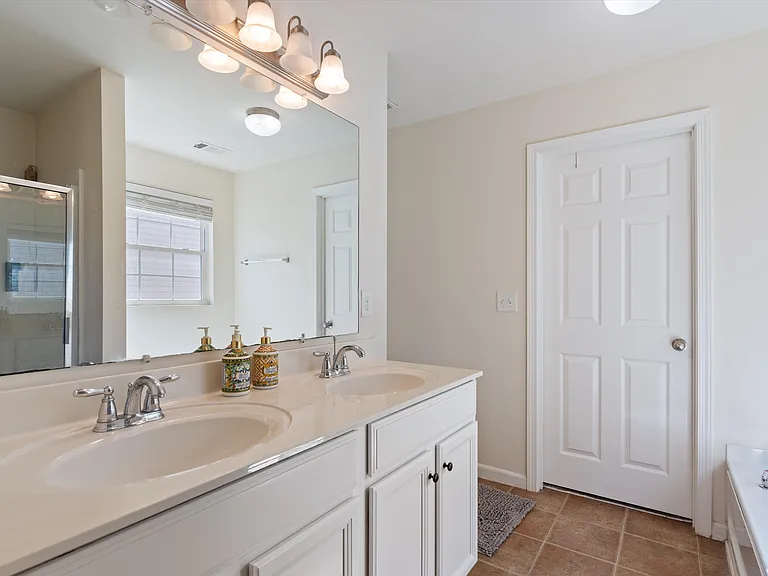 636 Wolfeboro Ln — Photo 23