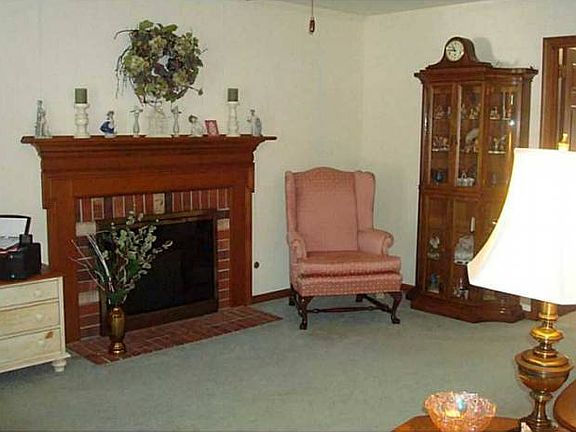 2nd image of 732 Plymouth Cir