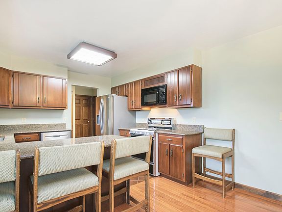 5th image of 74 Greenway Dr