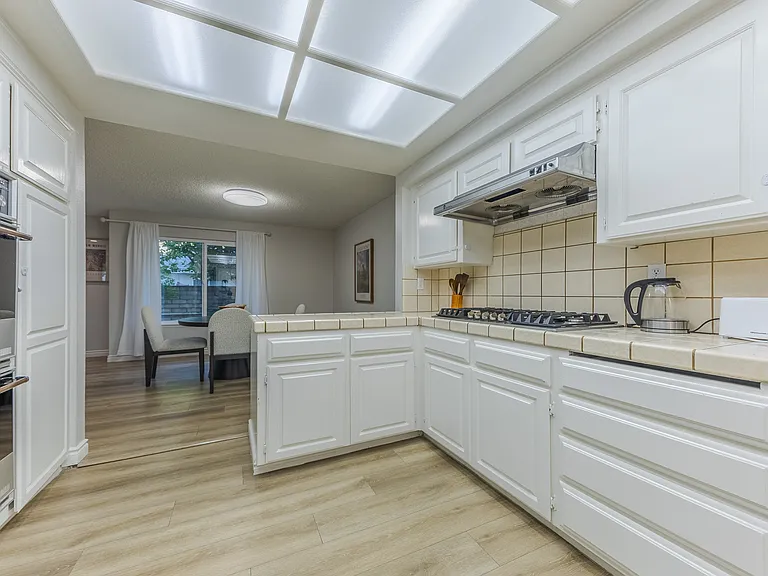 409 Genoa St — Photo 20