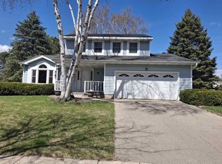 7110 Sawmill Rd, Madison, WI 53717