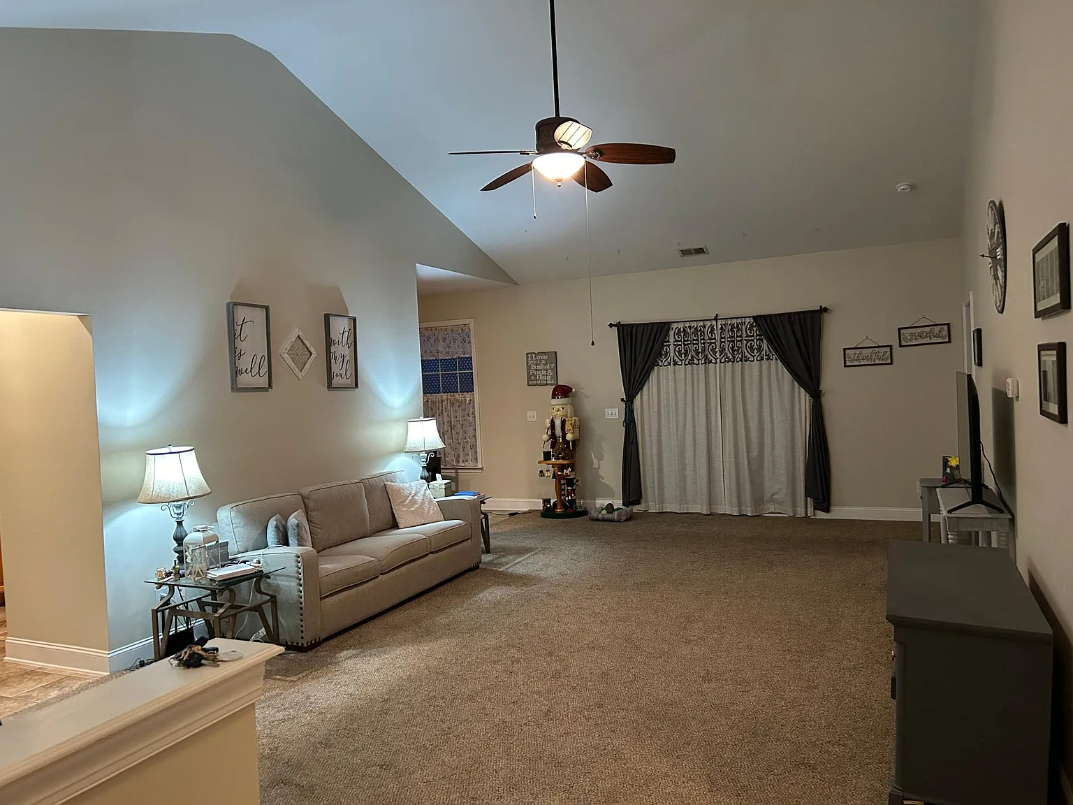 3 bed, 1847 sqft, $1,900 — Photo 4
